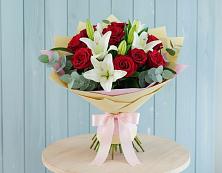 Букет цветов из:  Лилии и Розы в Дубовском