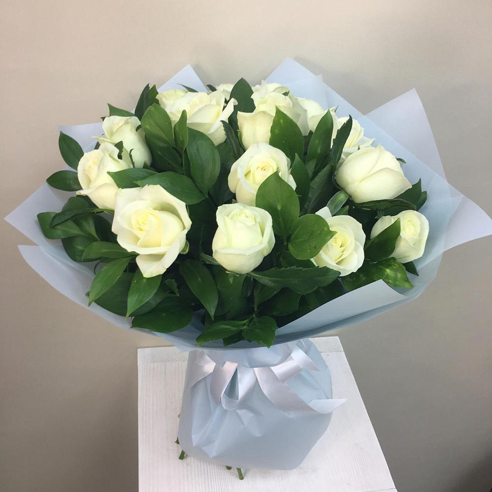 Букет 15 Белых роз Проуд в Дубовском
