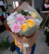 Букет цветов из:  Герберы, Розы и Хризантемы в Дубовском