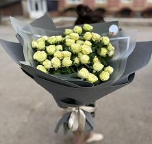 Букет Белые кустовые розы Солинеро в Дубовском