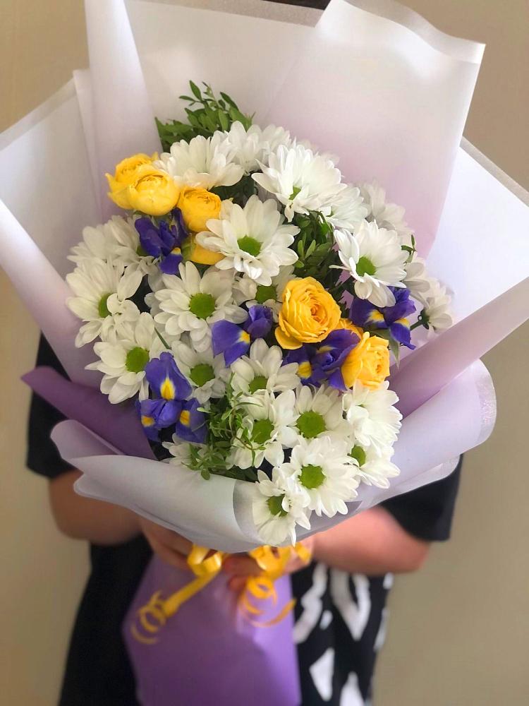 Букет цветов из: Ирисы, Хризантемы и Розы в Дубовском