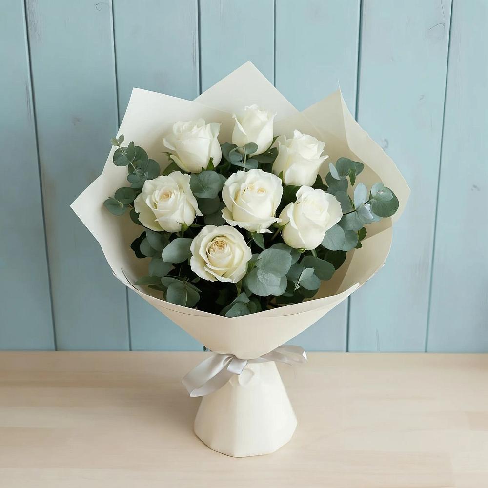 Букет Белые розы в Эвкалипте в Дубовском
