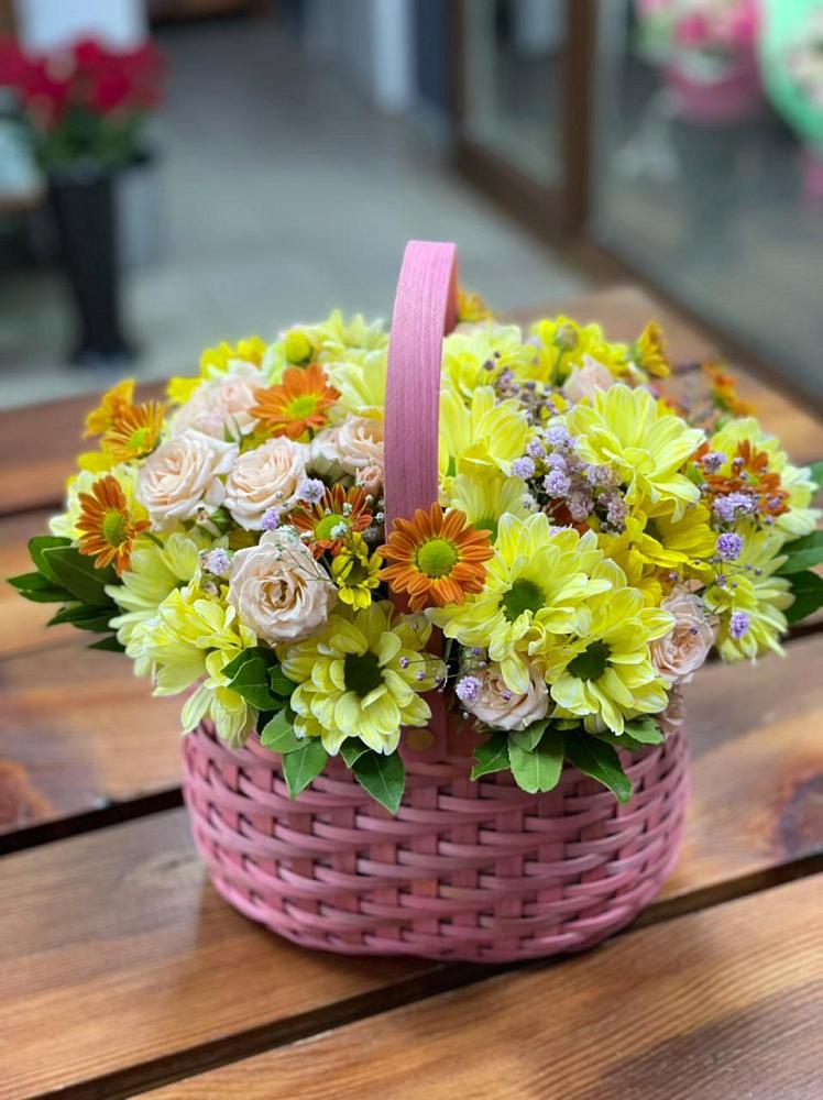 Цветочная композиция из Хризантемы и Розы в корзине в Дубовском