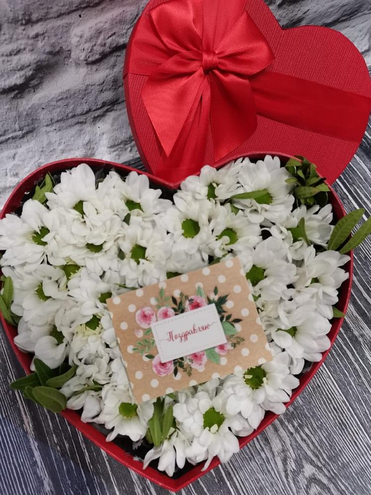 Цветочная композиция из Хризантемы в виде сердца в Дубовском