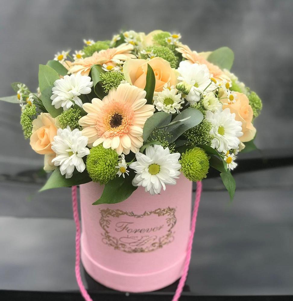 Цветочная композиция из Розы, Герберы и Хризантемы в шляпной коробке в Дубовском