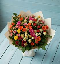 Букет Микс из разноцветных кустовых роз в Дубовском