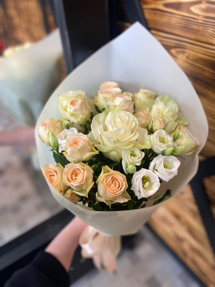 Букет цветов из: Розы и Лизиантусы в Дубовском